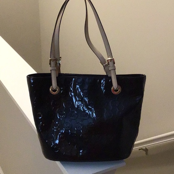 Black Michael Kors bag. - Picture 1 of 2